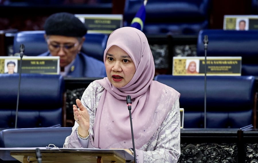 PM tegur penjawat awam suruh perform. Siap nak tukar kalau tak perform. Tapi Menteri² dia pun tak perform. Cakap BM pun tak lepas. Apoo.