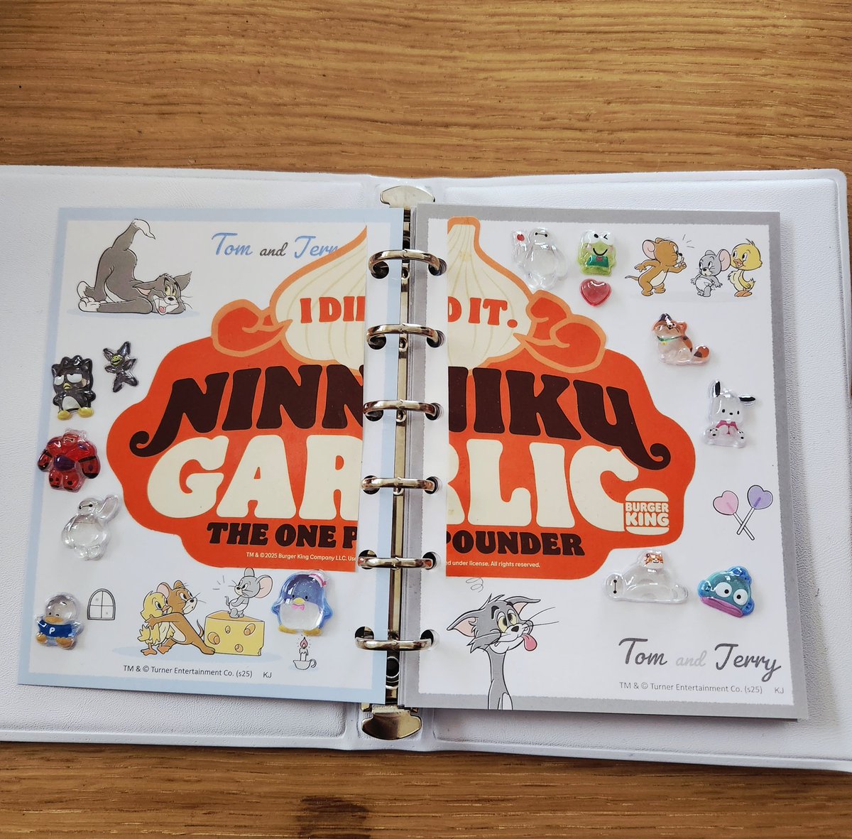 warabbitDBD's tweet image. シール帳やってるで