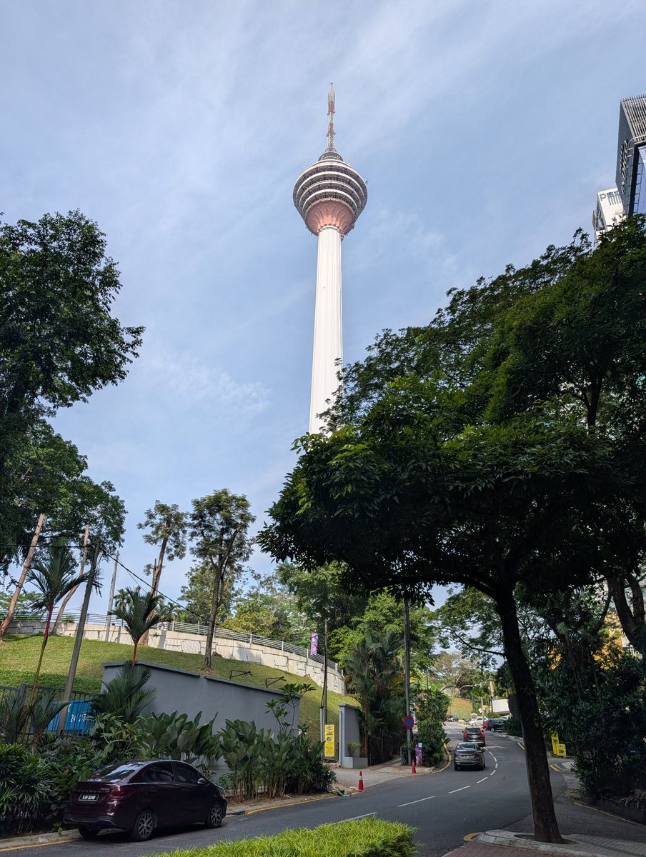 saneyedoc1's tweet photo. #KLdiaries #Kualalumpur
#KLtower at night and day
#DyCM any ideas for #Bengaluru
@Suchithkidiyoor
@anil_lulla
@NammaBengaluroo
@malviyapankaj
@iammnmanju
@thrishul
@_Ashwatthama_
@ChristinMP_
@ever_pessimist
@swaraj76
@kvnrohit
@dp_satish
@NalinisKitchen https://t.co/93DicyJdQm