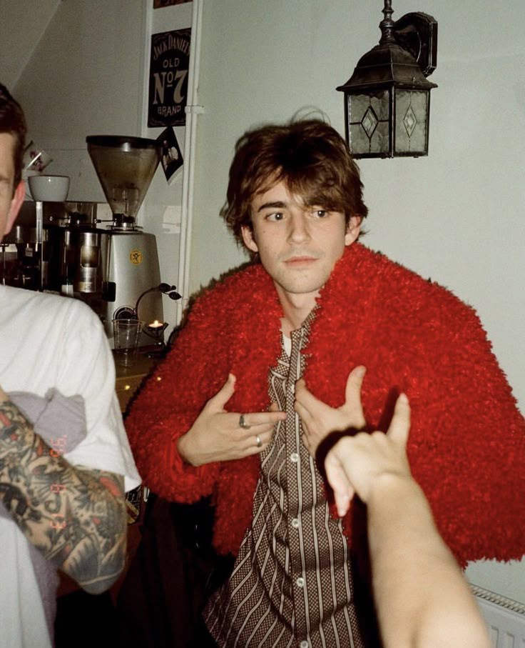 sweetlordgeorge's tweet image. I'm still here