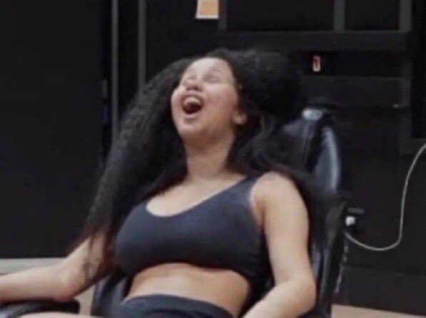 MlSAKlMARAJ's tweet image. How Nicki haters sleep at night: