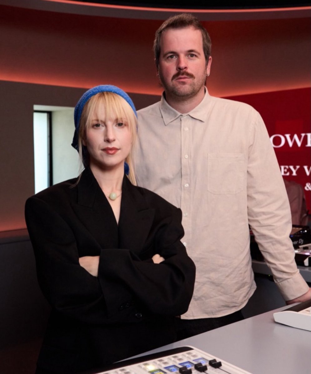 Paramore_Mex's tweet photo. 🚨NOTICIA: #HayleyWilliams acaba de anunciar un nuevo proyecto musical junto a su amigo Daniel James llamado “POWER SNATCH”, estrenando hace un momento una nueva canción en exclusiva para Apple Music llamada ‘Assignment’ https://t.co/QKixDEEdSe