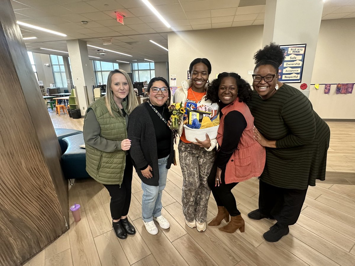 HumbleISD_ACE's tweet photo. 🌟 Celebrating excellence! 🍎🏆 All 5 years of our school’s Teachers of the Year - with the previous 4 proudly coming together to celebrate and honor this year’s Teacher of the Year. All still here, still inspiring, still making a difference every single day! 💙✨ https://t.co/uMGNUYiJrX