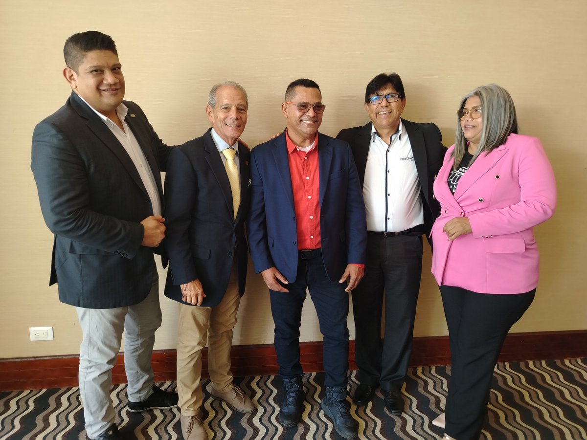 aso_canaima's tweet photo. RECIBIMIENTO DEL PESIDENTE DE ASOCANAIMA POR PARTE DE DIRECTIVOS DE FEDECAMARAS https://t.co/DmZgO3q4eg