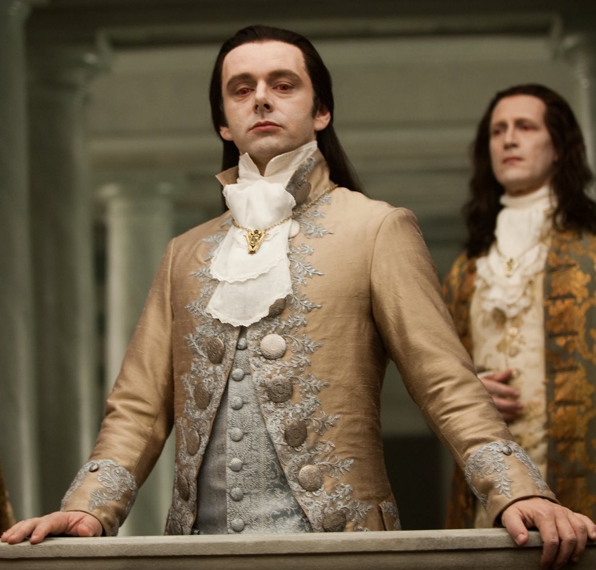 LaTayMexicana's tweet image. No somos iguales, tú leíste el libro de cumbres borrascosas por la nueva película, yo lo leí porque Bella Swan lo menciona en los libros de crepúsculo y yo era una adolescente crepusculona 💅