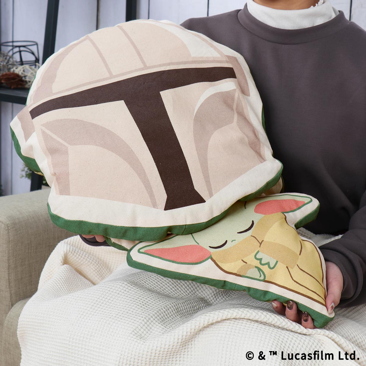 グローグー とマンダロリアンをデザインしたクッションが登場