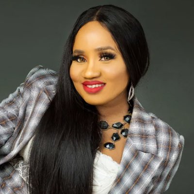 AdesuaCeecee's tweet photo. #NewProfilePic https://t.co/yqLHTVYYNb