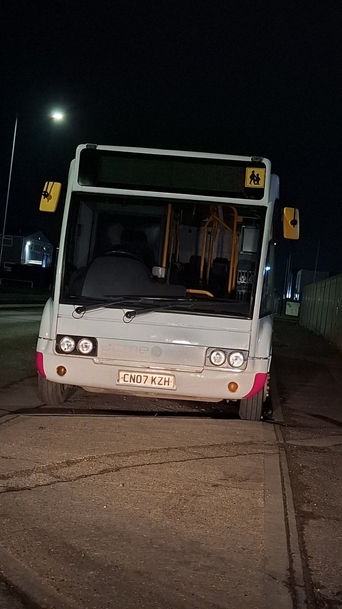 bear_pause's tweet image. I dont want to say I've just picked up a 2007 Optare Solo Slimline that drives like a Rolls Royce, but I have. 

I possess a hatred for Solo models, but when they're on point, they're on point. *chefs kiss*