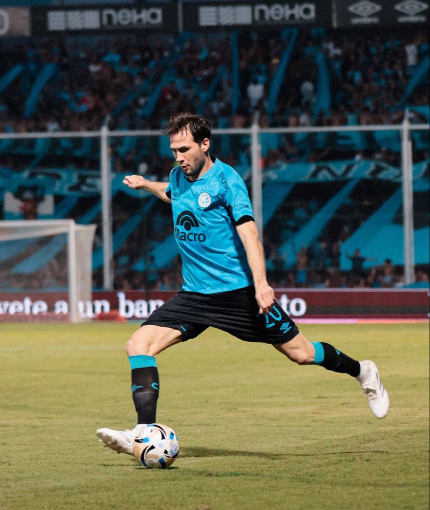 30 minutos en cancha le bastaron para demostrar que es el mejor refuerzo del fútbol argentino. 

Bienvenido Franco Damián Vázquez, pase que lo estábamos esperando maestro🪄🧙🏻‍♂️🇦🇷🇮🇹