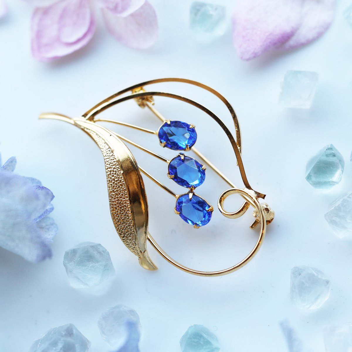 海福雑貨通販部の【ヴィンテージアクセサリー】に、青色硝子とリーフの