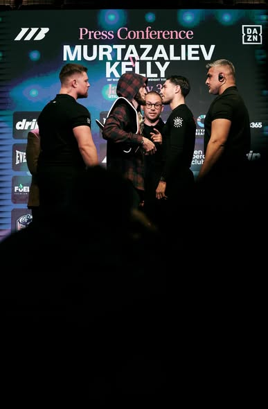 inaky_arzate's tweet image. 🥊¡QUÉ TRUENEN LOS CUEROS!🥊
Tensión desbordada en la conferencia de #murtazalievkelly este jueves en Newcastle.

La promoción de @MatchroomBoxing  tendrá la exposición del cinto súper ligero #ibfboxing del invicto pugilista ruso.