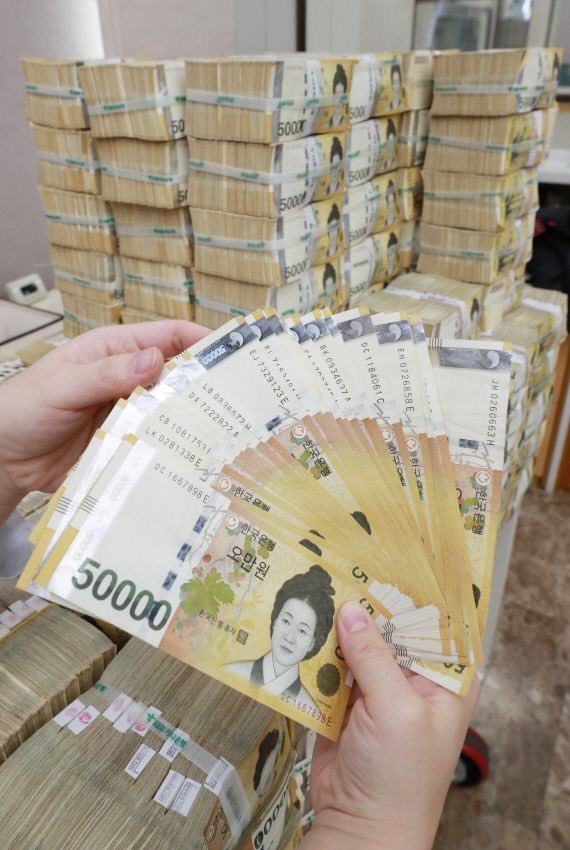 gooodssummer's tweet image. 💵 돈 사진을 탐라에 심어보세요 💵

로또당첨, 조회수폭팔, 주급선정, 장학금…
어떤 기쁨으로 돈이 들어올 지 설레지 않나요!

다들 무한 RT 들어갑시다 💶💴🤑