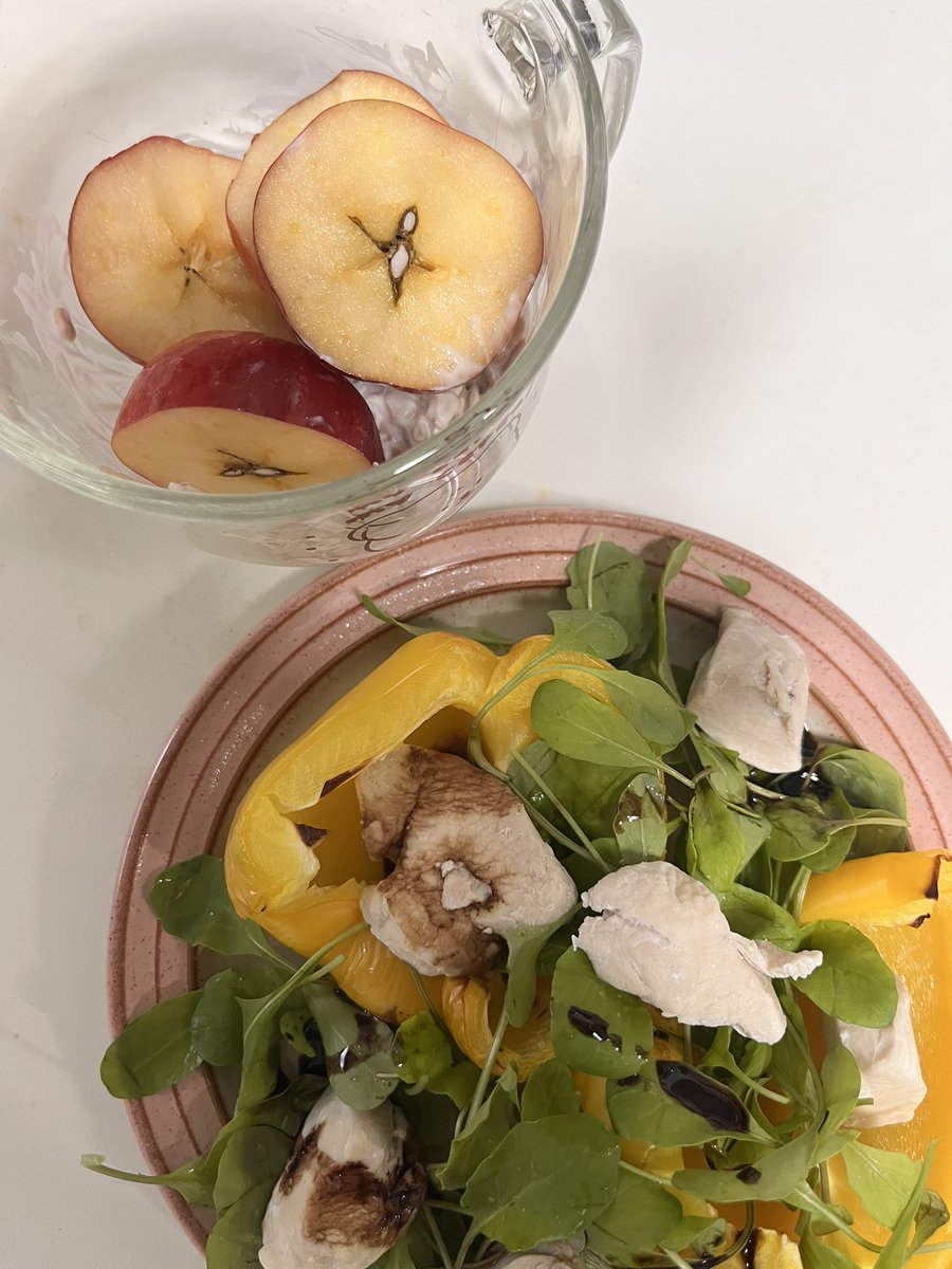 tangle_zip's tweet image. 별모양 미니사과를 사봤어요
달고 아삭하고 약간 자두같은 향이 스쳐지나가서 맛있었음!!