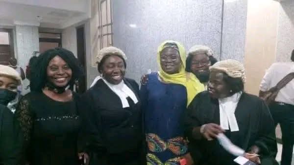 ÓMÒÉLÉRÍNJÁRÉ tweet media