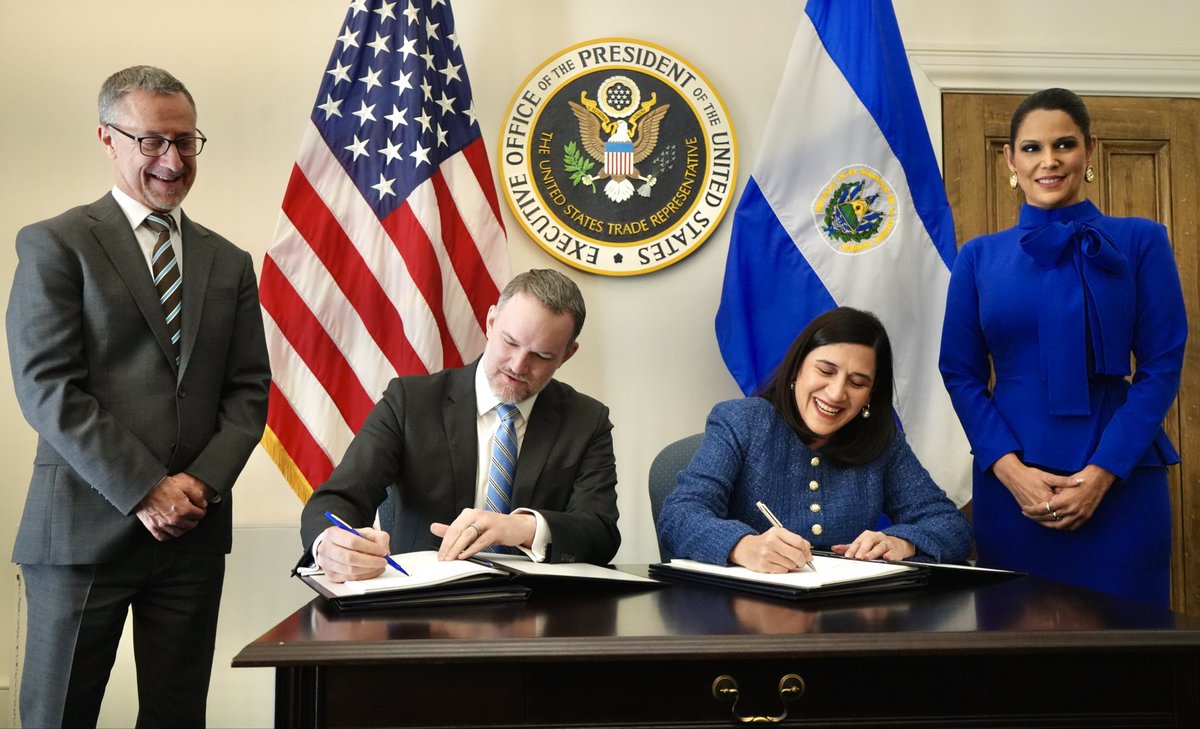 En el marco de los 250 años de Independencia de Estados Unidos, celebramos la firma del primer Acuerdo de Comercio Recíproco del hemisferio occidental entre Estados Unidos y El Salvador, que reduce barreras comerciales y facilita el acceso de exportaciones estadounidenses al