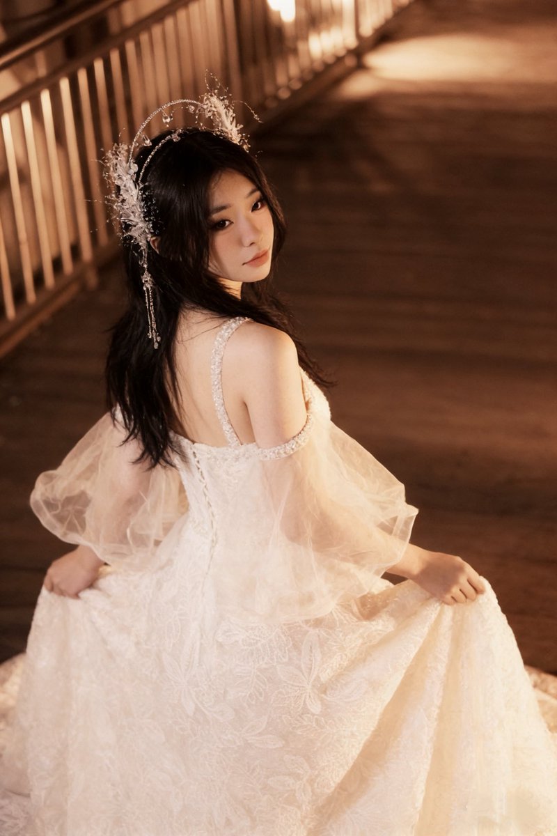 关于水仙的宣誓
我与自己同生共死
理解并见证喜怒哀乐
无论未来如何
我将永远忠诚
夫妻相？我们生来就有
我伴我，畅游人间

📷：知更<a href="/yk8726511013463/">野客·Rose</a>