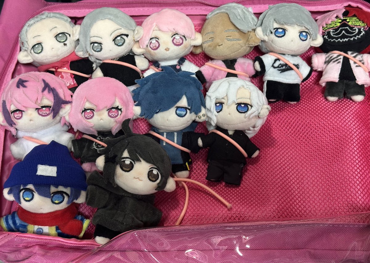 安全ピンとヘアゴム繋いで固定したら
いい感じに並べられてる︎👍🏻 ̖́-
お渡しする時もすぐ外せて良い👏