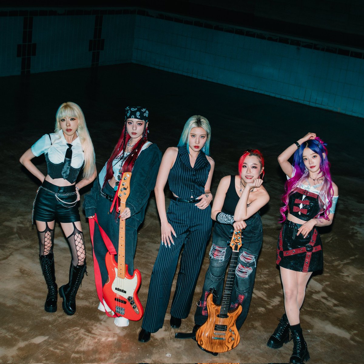 Romantist 로맨티스트 Out Now! 💎❤️👑
롤링쿼츠가 Spotify Cool K'ID's Rock 커버로...
open.spotify.com/playlist/37i9d…

@spotify @spotifyKR #Romantist #로맨티스트 #RollingQuratz #롤링쿼츠 #Diadem #다이아뎀