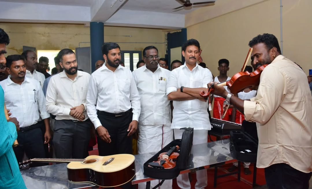 நாகப்பட்டினம் மாவட்டத்தில் கல்வி தன்முனைப்புத் திட்டம் (DEEP) சார்பில்
இசை, நடனம், நாடகம் மற்றும் இசைக்கருவிகள் பயிற்சி மையம் இன்று தொடக்கம்.
மாண்புமிகு பள்ளிக் கல்வித்துறை அமைச்சர் திரு. அன்பில் மகேஸ் பொய்யாமொழி அவர்கள் திறந்து வைத்தார்.
<a href="/Anbil_Mahesh/">Dr. Anbil Mahesh</a> 
<a href="/aloor_ShaNavas/">Aloor Sha Navas</a> 
#Nagai