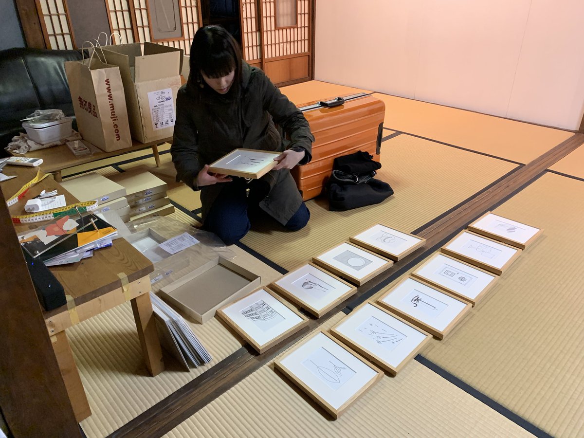 mori_komeyamach's tweet photo. おはようございます。今日は10〜21時までのロングラン営業です。

今日からはHomuraさん個展「calendar」！夜な夜な設営した甲斐あってすごくいい感じになりました。可愛らしい絵がたくさん並んでいます。個展の開催時間は19時まで。本人在廊しています。是非！ https://t.co/MnKCtQ6VeR