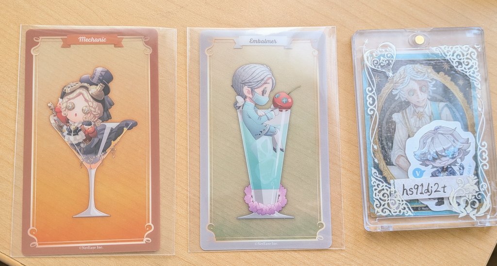 【交換】第五人格 Identity V  マイカクテル クリアカード

譲) 機械技師 、納棺師 (どちらもミニキャラ)

求) 同種 探鉱者＞傭兵(どちらも等身)
＞異種 探鉱者/傭兵/フールズ・ゴールド(機械技師は異種交換◎)

郵送でのお取引📮
検索からでもお気軽にお声かけください✨