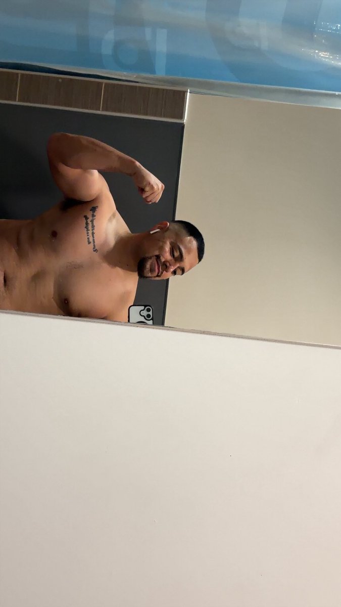 ke3pasecret's tweet photo. Chest day https://t.co/6F0q4sGzjJ