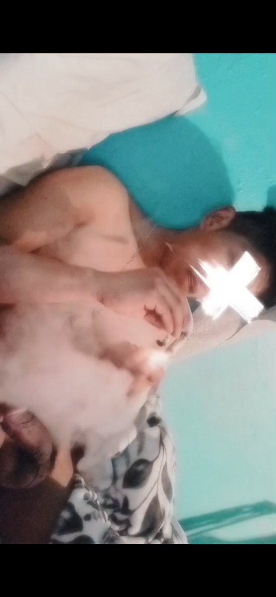 Quien quiere ver este video de crikosito hetero? Manden video meando al DM