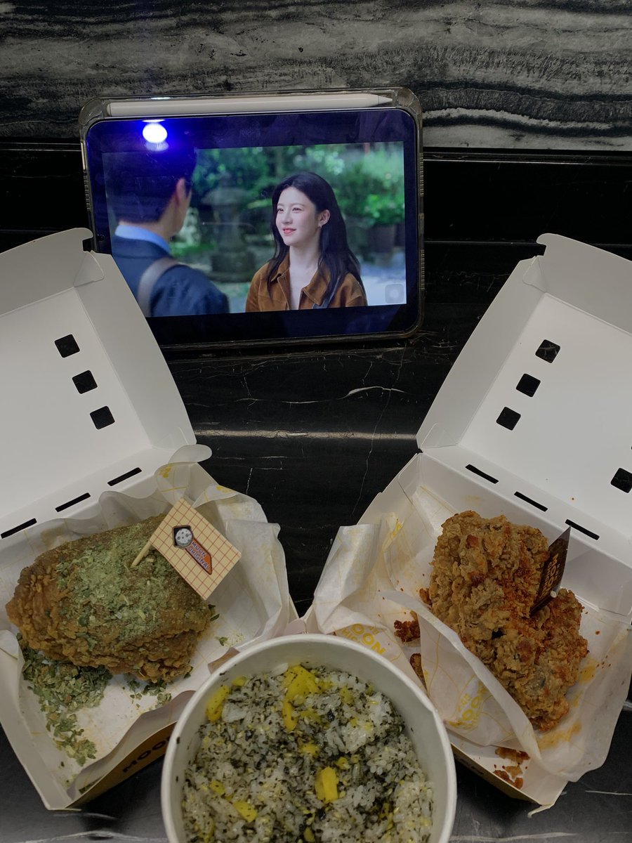 today activity: marathon can this love be translated sambil mam moon chicken🍗 

GREGETT BGTT sama mu hee &amp; ho jin yg dua-duanya sama avoidant tapi saling naksir tuh yaa wkwk