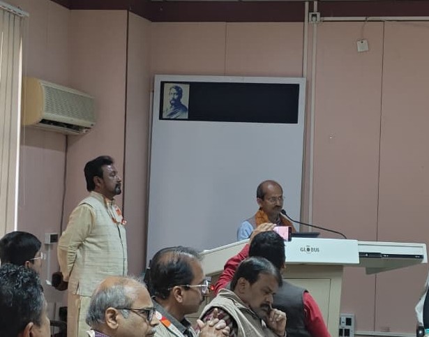 srfti_official's tweet photo. 📢 Satyajit Ray Film & Television Institute has signed a Memorandum of Understanding with Visva-Bharati University to collaborate on academic and creative initiatives across film, media, arts, and the humanities.

💫 The partnership will promote student and faculty exchanges, joint projects, workshops, and shared learning experiences, fostering meaningful interdisciplinary engagement between the two institutions.

✨ Bringing together the worlds of cinema, arts, and academia, this collaboration aims to create a richer and more dynamic creative ecosystem.

@MIB_India @EduMinOfIndia @PIB_India @CBC_MIB @nfdcindia @FTIIOfficial @FTIIitanagar @IIMC_India @DDNational @DDNewslive @AkashvaniAIR @TheSureshGopi @VisvaBharatiPRO 

#SRFTI #VisvaBharati #VisvaBharatiUniversity #MoU #MemorandumOfUnderstanding #MediaEducation #FilmSchool #CreativeLearning #InterdisciplinaryLearning #EducationalCollaboration