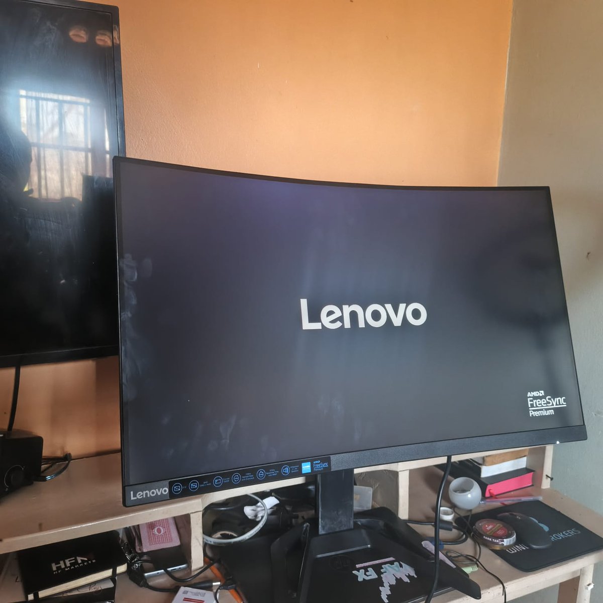 kichwa_'s tweet photo. Guys🥹🥹🥹🥹🥹HFM delivered our monitor https://t.co/Q6Ik7qHvLp