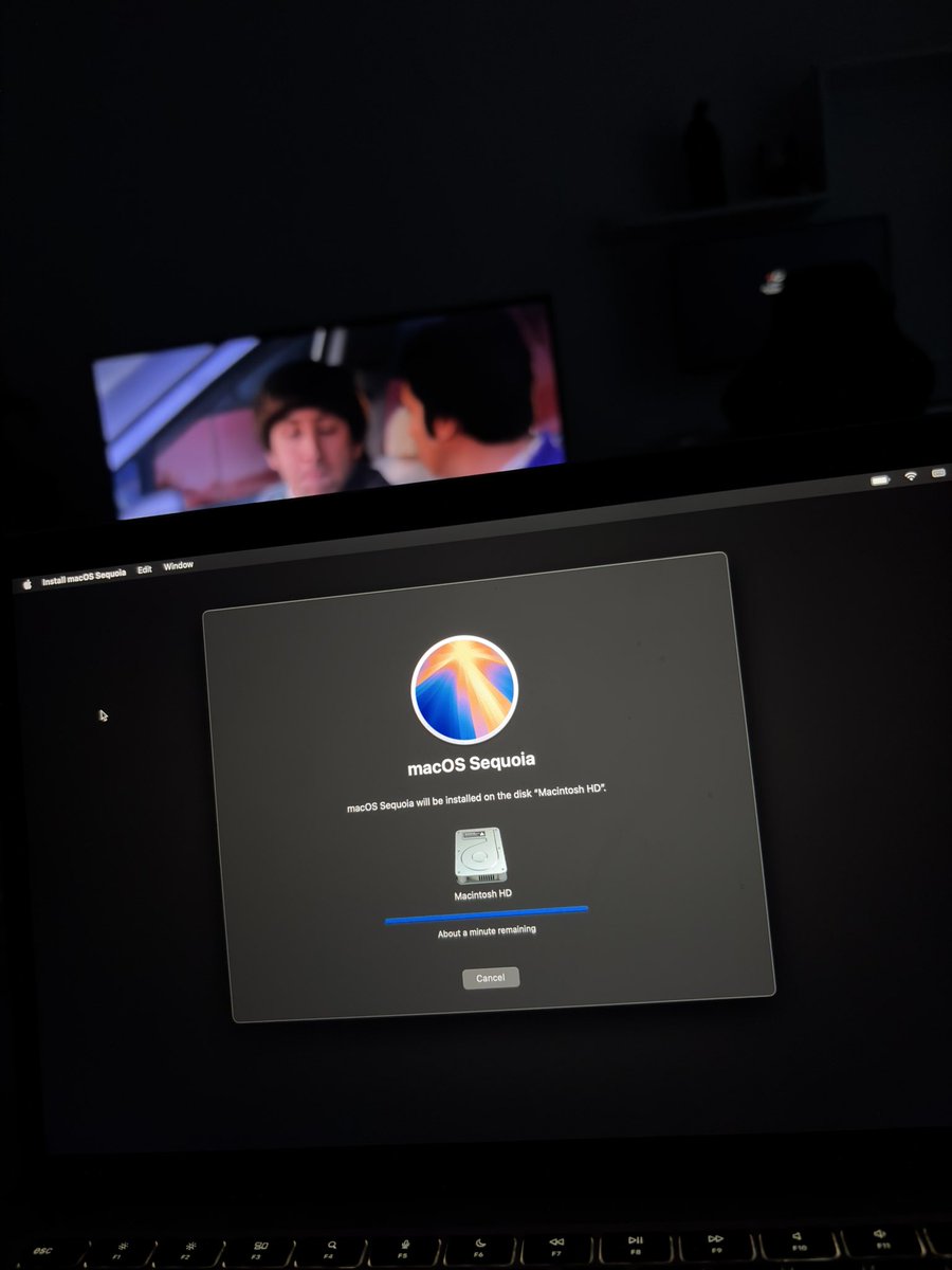 OUTTADRAG's tweet image. я: у мене немає шизи і взагалі я не дивний

також я: *даунгрейдить мак о 7:44*