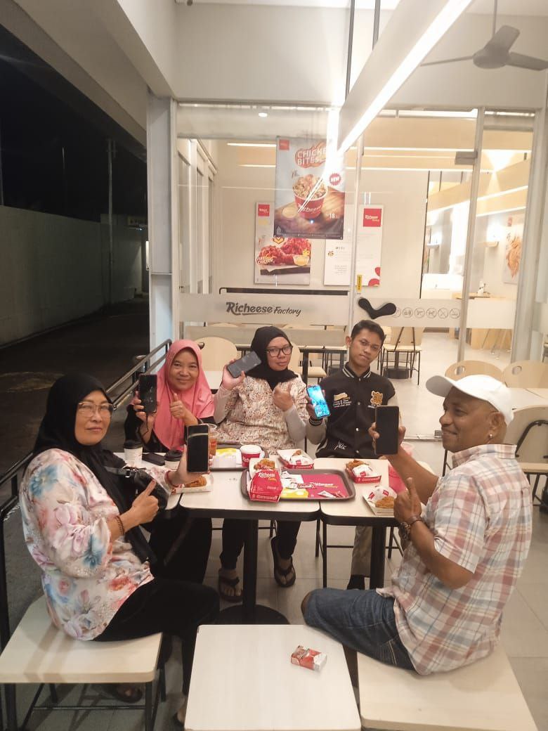 DVTEAM88's tweet photo. DV TEAM: Pertemuan Offline Arjosari
Leader Kartika sukses pimpin temu warga Arjosari! Momen diskusi & pererat silaturahmi demi tim yang lebih solid & kolaboratif.
👉 @DV_CustomerService
#DVTEAM #DVTeamIndonesia
#OfflineMeeting #Arjosari #TeamSpirit https://t.co/K8EgoQgIkY