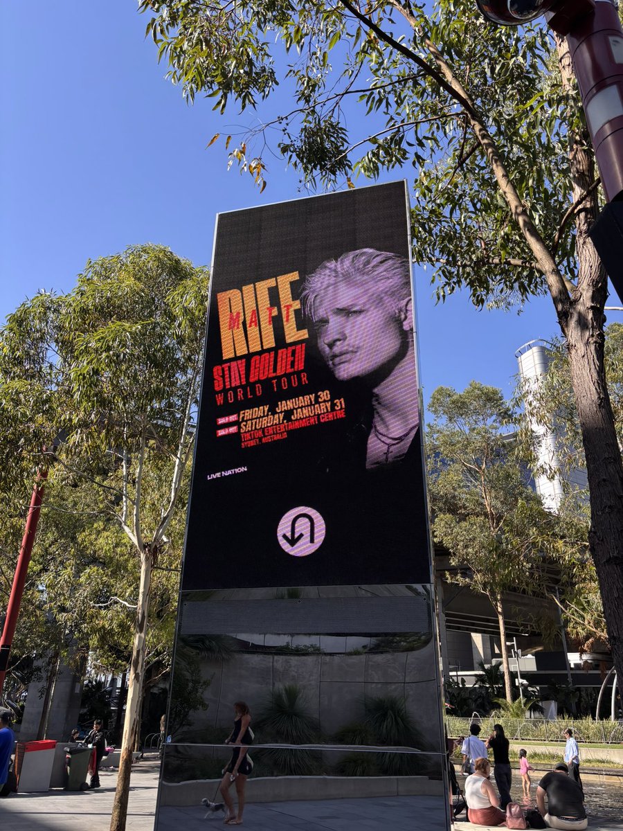 Gimp187's tweet image. @mattrife god dammit your a good looking lad with ya head plastered all over darling harbour