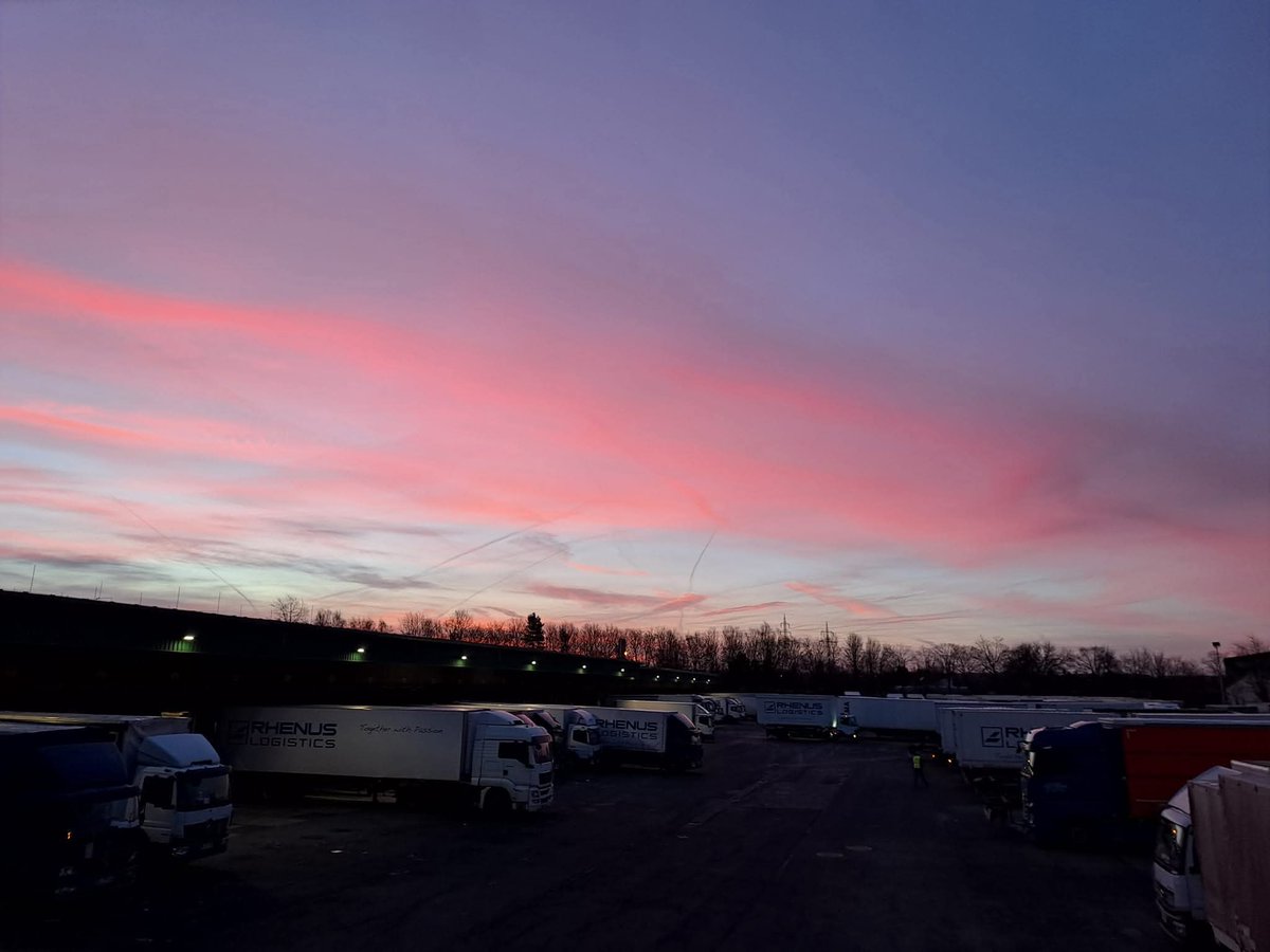 Moin 🤗☕️ Einen schönen und angenehmen Freitag wünsche ich Euch; seid aufmerksam und kommt gut durch den heutigen Tag ☀️