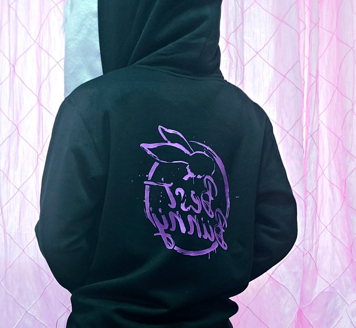 BunnyBest627's tweet image. 메이커계정 만든 기념 팔로워 RT 이벤트

Best Bunny 로고가 박힌 후드집업 이벤트입니다✨️ (사이즈 M)

본 계정 팔로우후 RT 부탁드립니다!
많은관심 부탁드려요~!