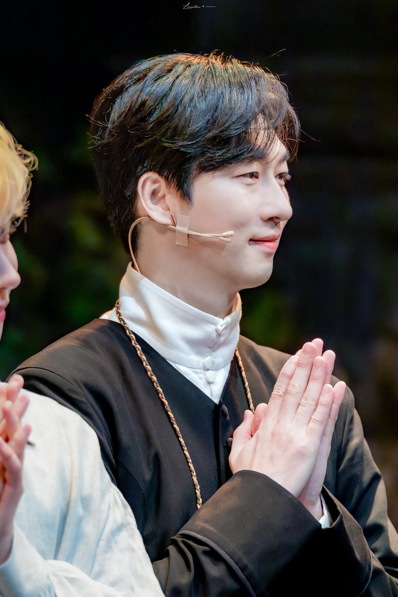 260129 나르치스와 골드문트
yes24 마리아브론 전관 무대 인사

나르치스 役 #안재영