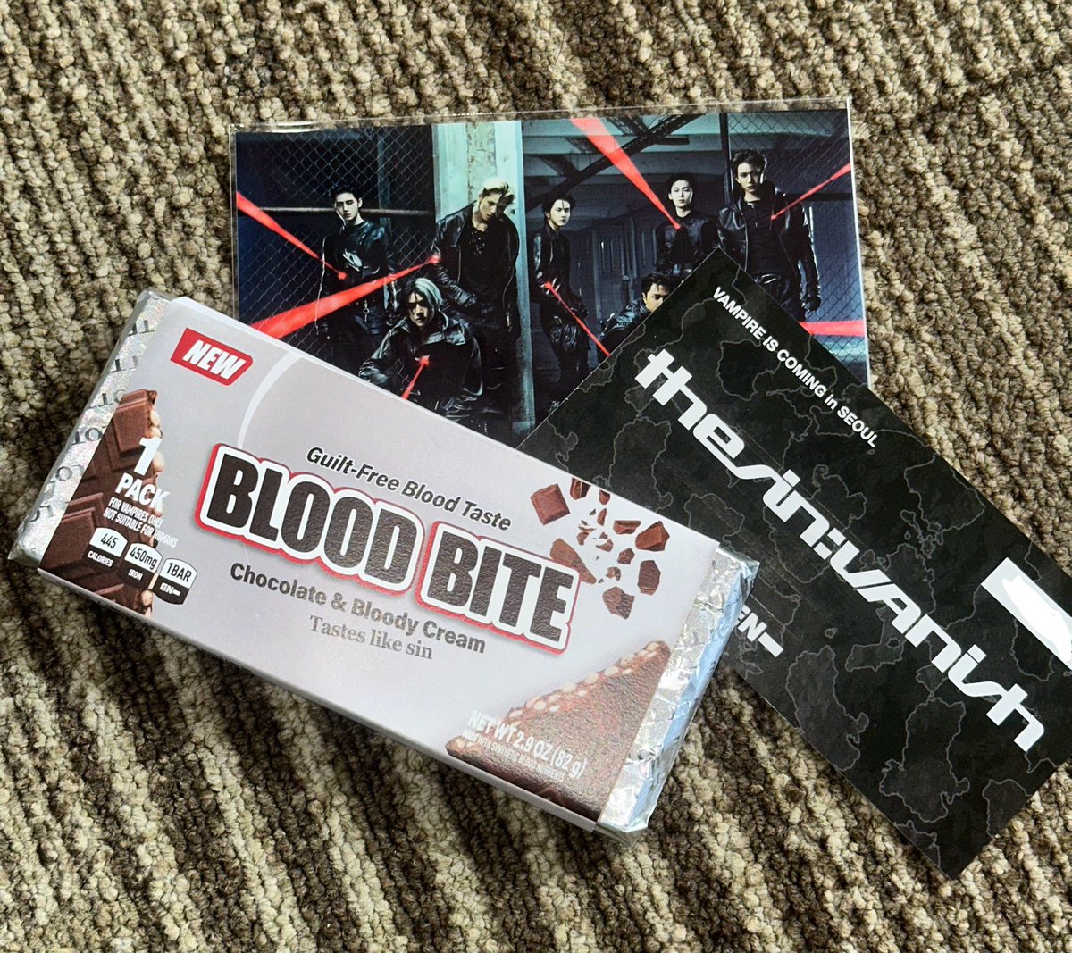 뱀파이어…. 역조공
빨리초콜릿떵개하고싶다
