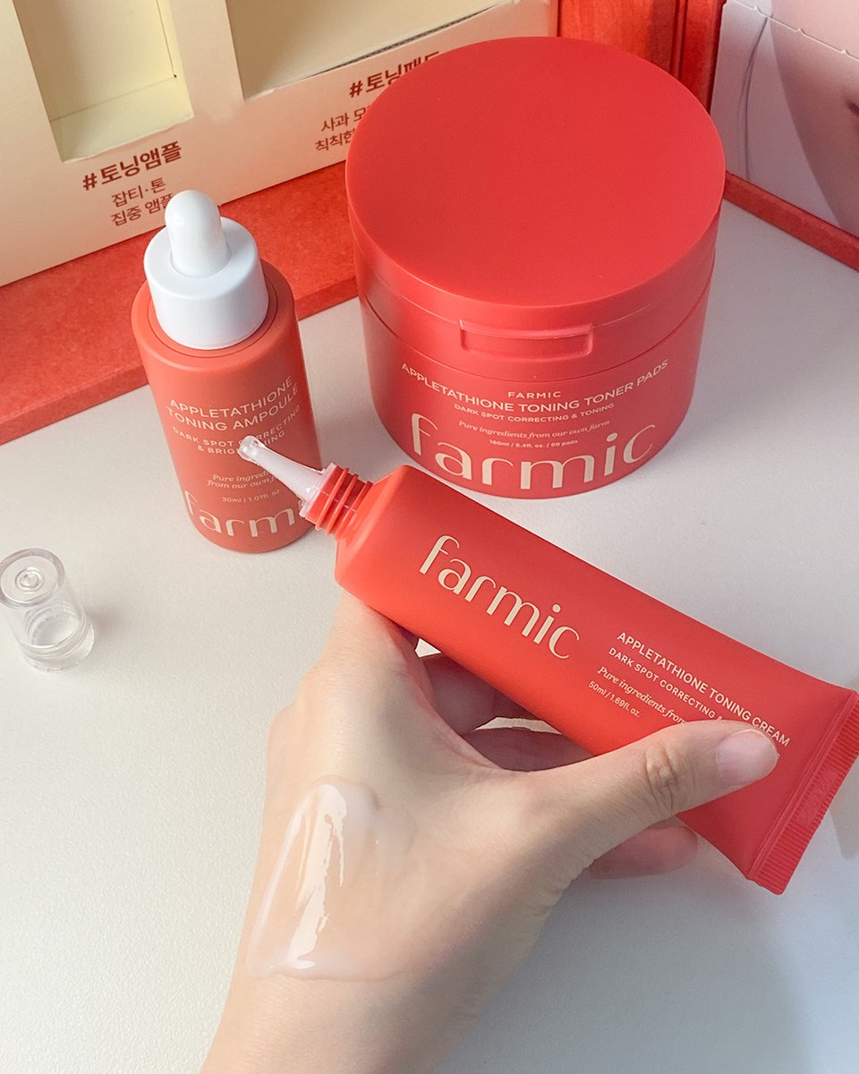 #rt + #follow EVENT

사과 같은 내 얼굴~을 닮은 귀여운 사과 모양의 파믹의 애플타치온 키트❤️
NEW 토닝 앰플, 크림이랑 기존 베스트 템인 토너 패드까지 들어있어용! 후후
백설 곤듀도 그 사과 말고 이 사과를 받았으면 더 좋았을 텐데…
그녀 대신 받아주실 10명의 곤듀님들 괌니다(완댜님들도