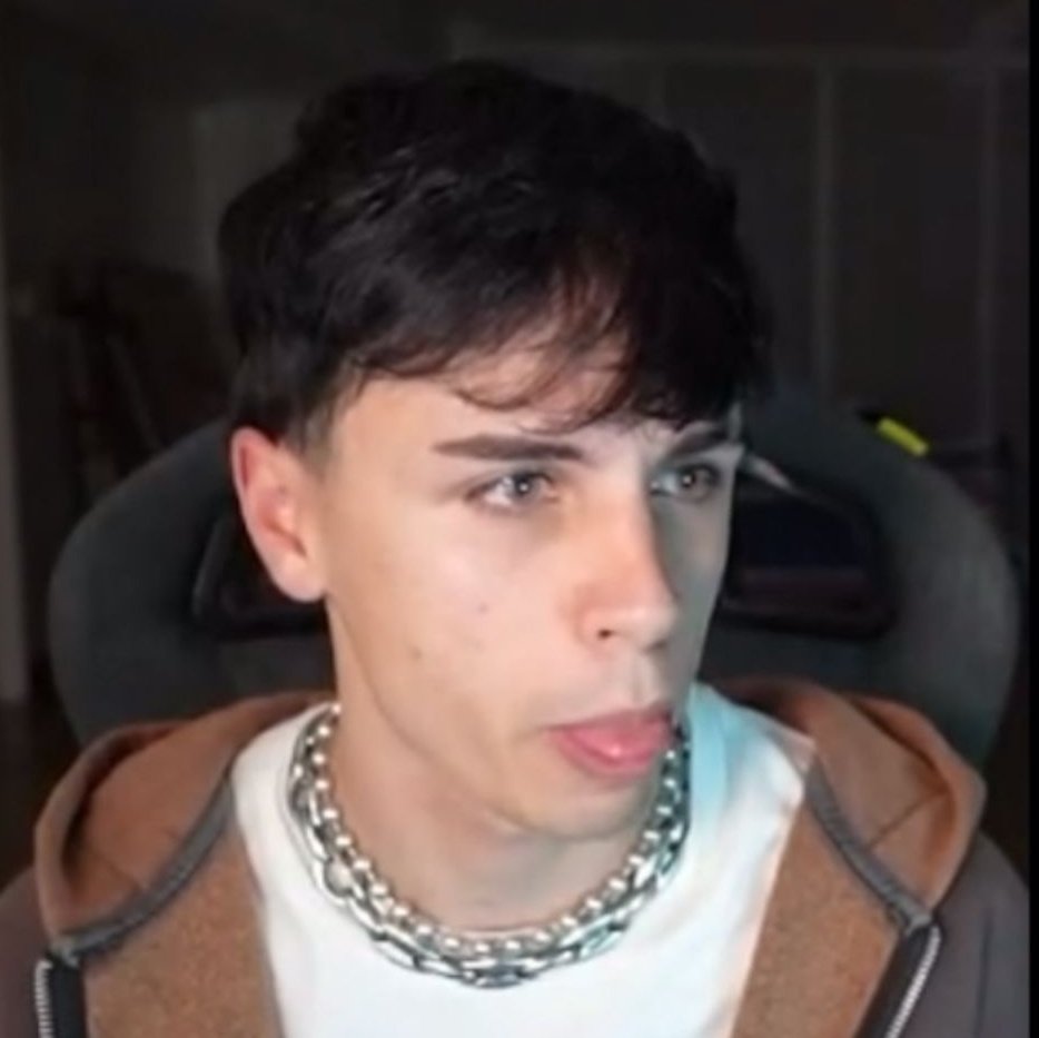 agustina ☆ tweet media