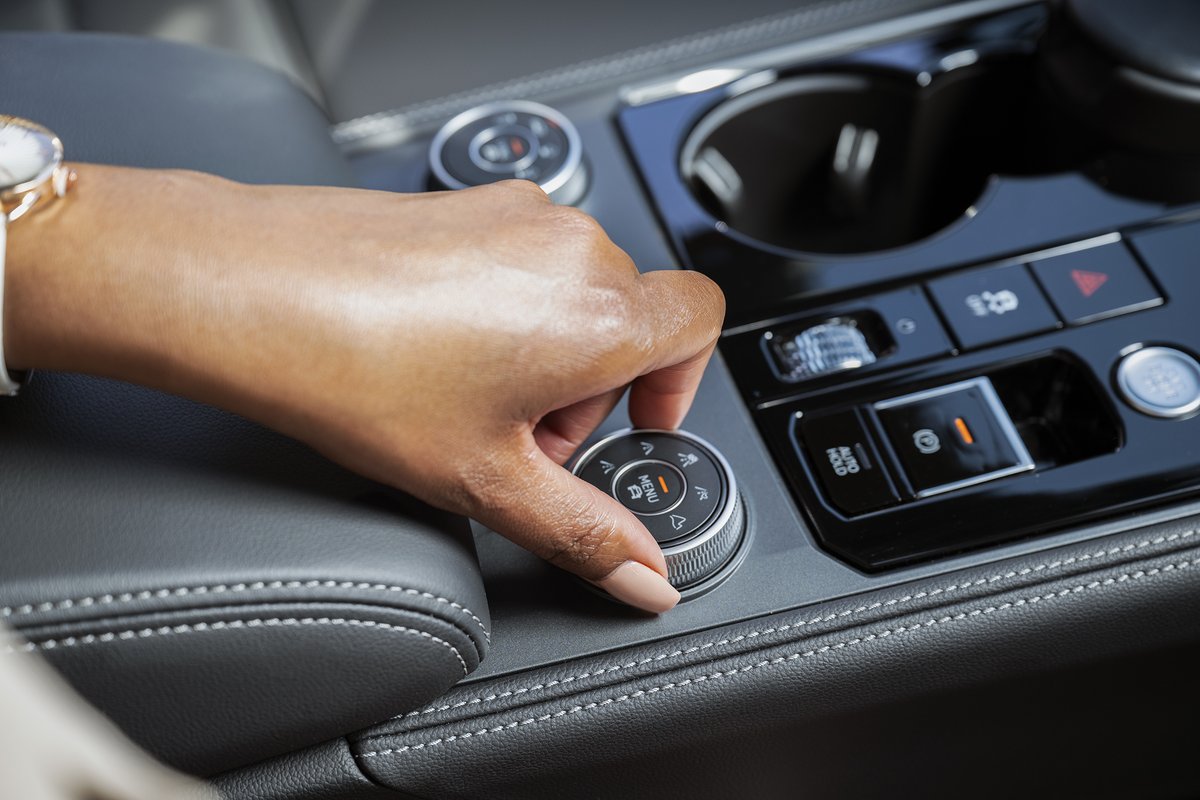 Motus_VW's tweet image. Refined power meets calm, intuitive tech in the Touareg, built to keep driving effortless even on the busiest days.

3.0 V6 TDI | 190 kW | Up to 8 speed DSG/Tiptronic

Explore the Touareg at Motus Volkswagen: motusvw.co.za/models/touareg/

#Volkswagen #MotusVolkswagen #Motus #Touareg