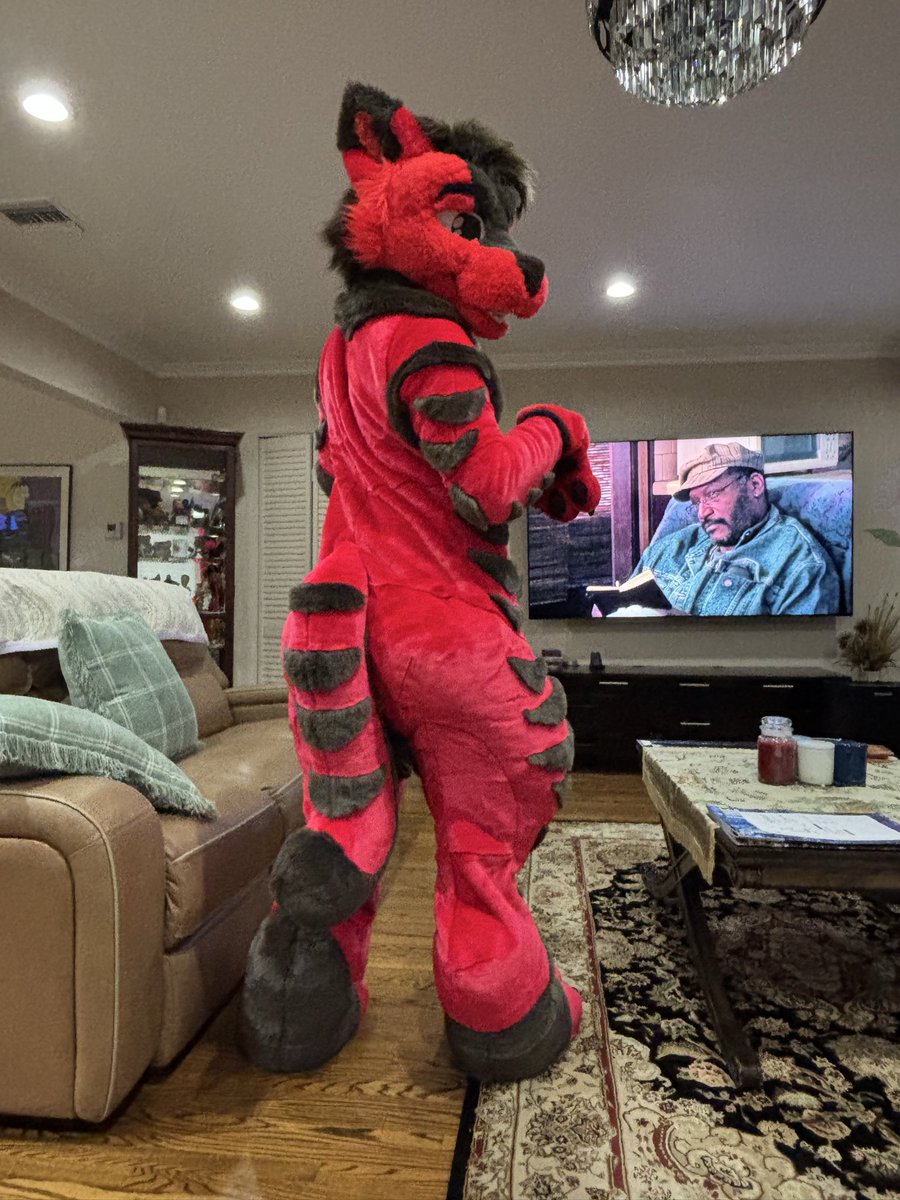 DPlainwolf's tweet photo. I AM BECOME CREATURE! DESTROYER OF BORGERS https://t.co/TIPemS3uSZ