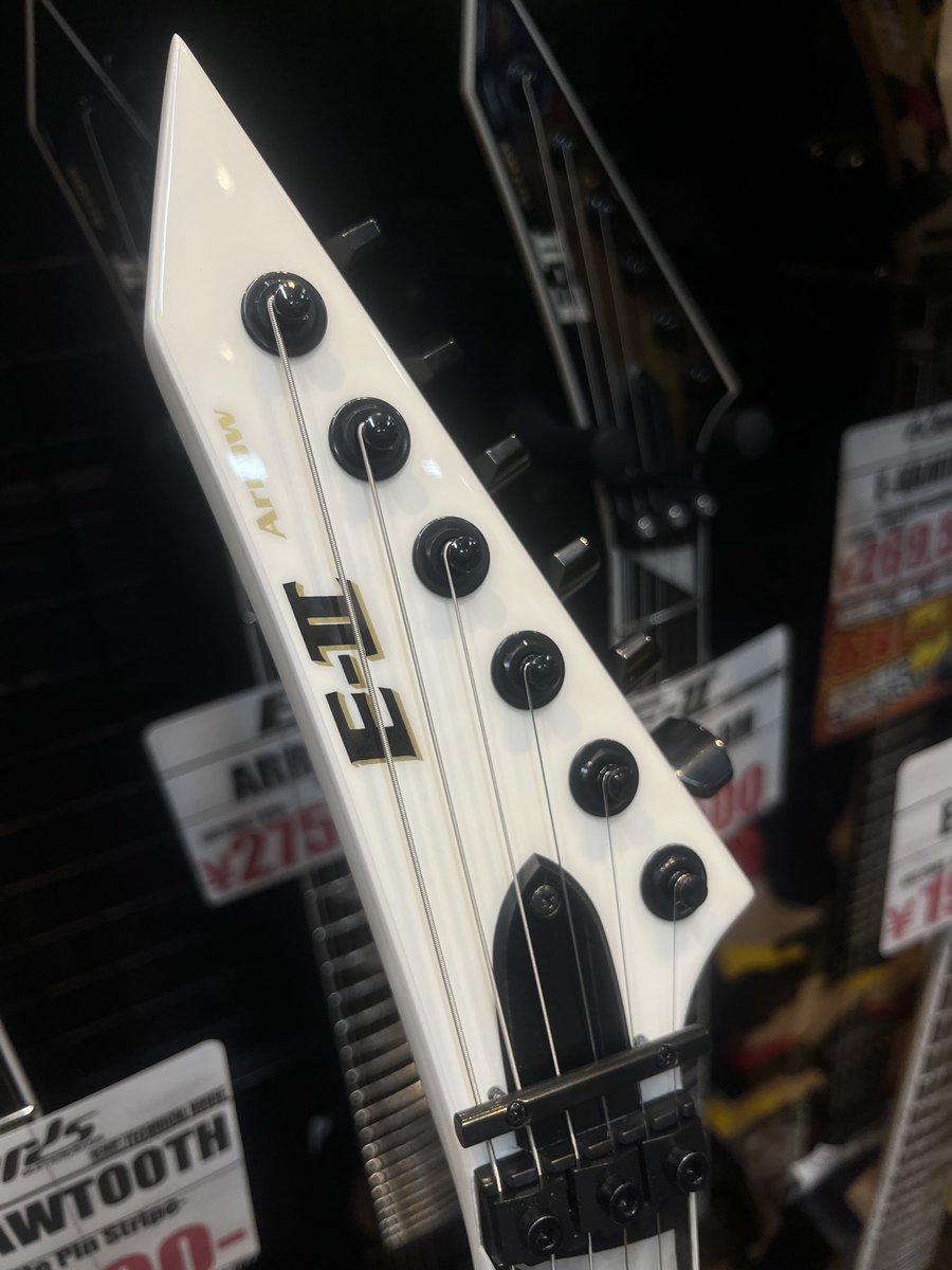 esptechhouse's tweet image. 〔入荷情報〕
E-Ⅱ ARROW FR ~Snow White~

尖りに尖ったメタルギアが入荷いたしました！
白なのでまた違う印象を与えてくれるギターですね！

クールだけど激しいアーミングで圧倒していきましょ！

#テクハスタッフサカモト 
#ギター #メタル #変形ギター #御茶ノ水 #楽器 #ESP #E-Ⅱ