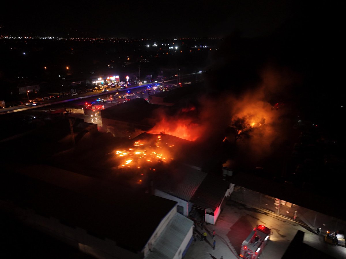 Kaynaşlı ilçemize bağlı Üçköprü Köyü’nde faaliyet gösteren bir strafor fabrikasında meydana gelen yangını üzüntüyle öğrendim. Yangından etkilenen işletme sahiplerine ve çalışanlarımıza geçmiş olsun dileklerimi iletiyor, Rabbimden beterinden korumasını temenni ediyorum.