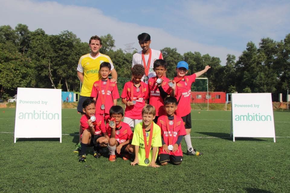 ShazwanWong's tweet image. Tiada siapa tau yang ada seorang kawan mereka dari Little League Soccer / FCKL 10 tahun dulu akan bermain untuk Barcelona