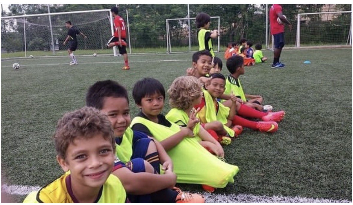 ShazwanWong's tweet image. Tiada siapa tau yang ada seorang kawan mereka dari Little League Soccer / FCKL 10 tahun dulu akan bermain untuk Barcelona