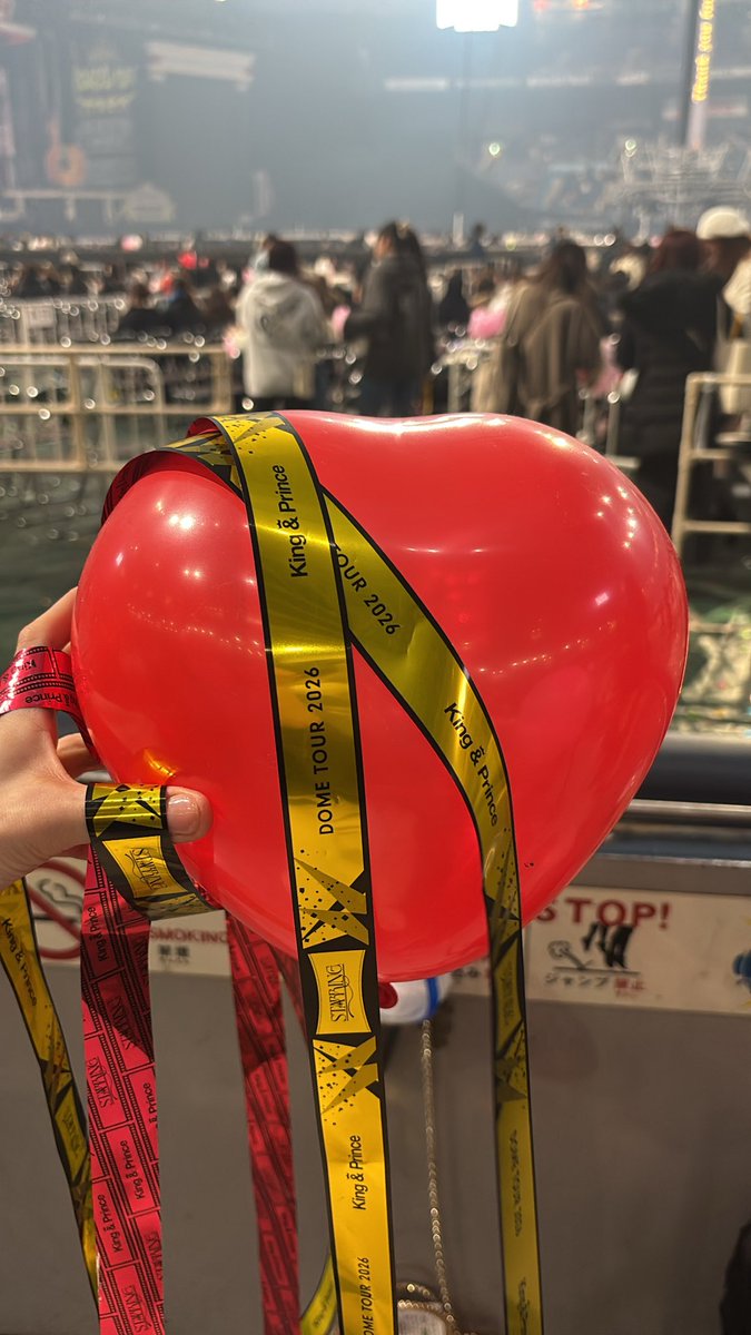 _kentoa_'s tweet photo. キンプリSTARRINGは大阪初日🐙⭐️京セラ相性悪くて何回6ゲートから入っても良席来た事なかったけどスタンド最前引けて廉の綺麗な顎拝めました👏🖤 https://t.co/ij5Cxum3LZ