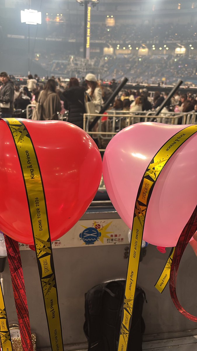 _kentoa_'s tweet photo. キンプリSTARRINGは大阪初日🐙⭐️京セラ相性悪くて何回6ゲートから入っても良席来た事なかったけどスタンド最前引けて廉の綺麗な顎拝めました👏🖤 https://t.co/ij5Cxum3LZ
