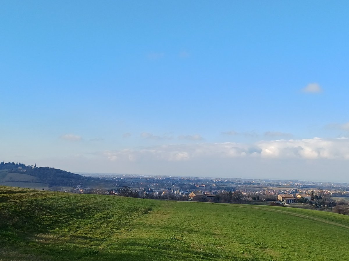 Svegliarsi realizzando di aver sognato le persone più care che ti hanno voluto bene migliorandoti la vita,  aiutandoti in momenti difficili...e ora nn ci sono più, mi da tanta felicità,😢 nonostante nn siano più qui...
💞
#continuaavegliare