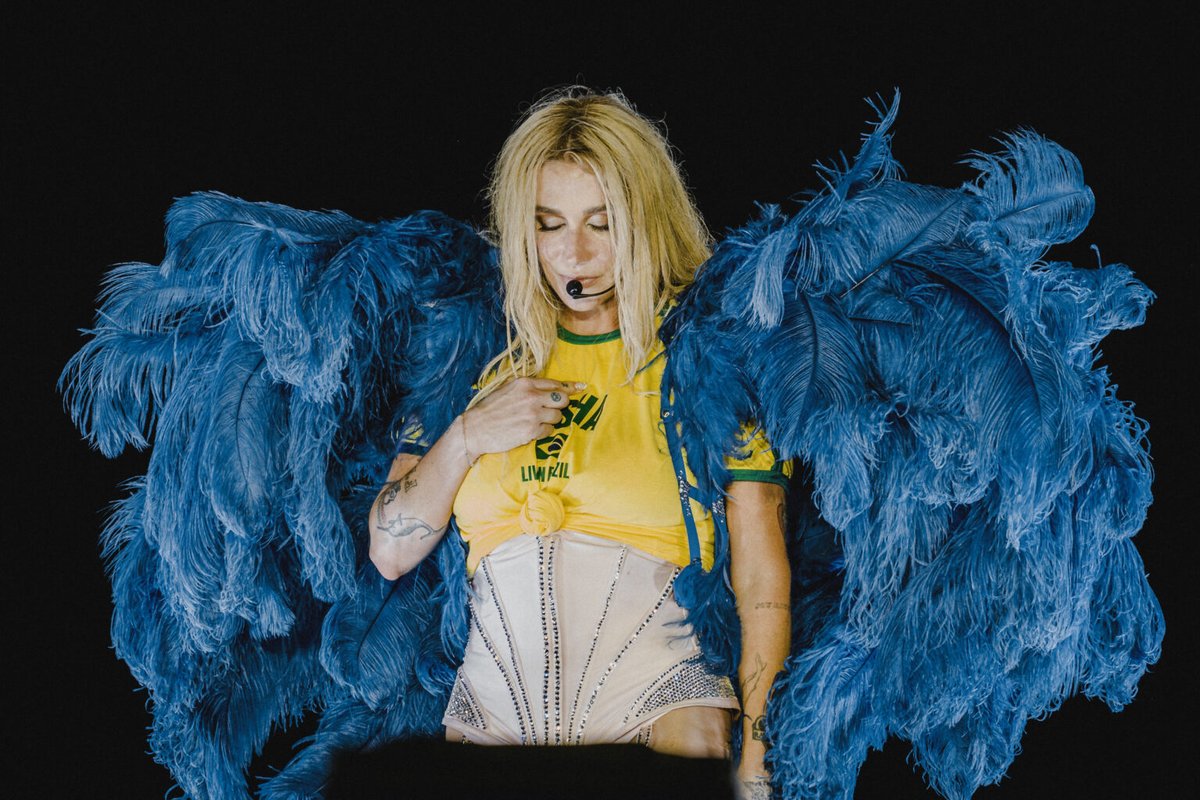 portalkeshasite's tweet photo. Novas fotos profissionais do show histórico de Kesha no CarnaUOL 2026 🇧🇷

Reprodução: Hits Perdidos/Rafael Novak https://t.co/3dRfVUTxF7