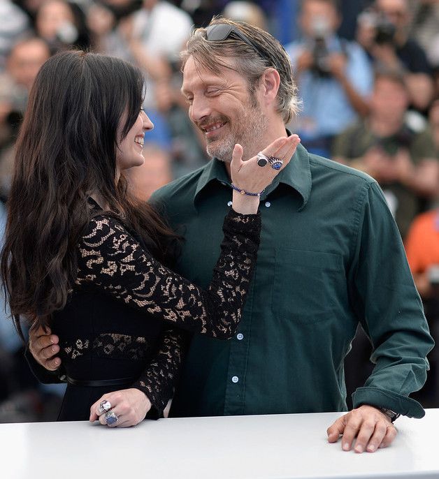 cada vez que me acuerdo de la existencia de estas fotos tengo que romper algo pedazo de gato yo lo hubiera CASTRADO